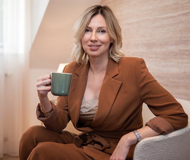 Client bij Patrice Visser kliniek in de wachtkamer